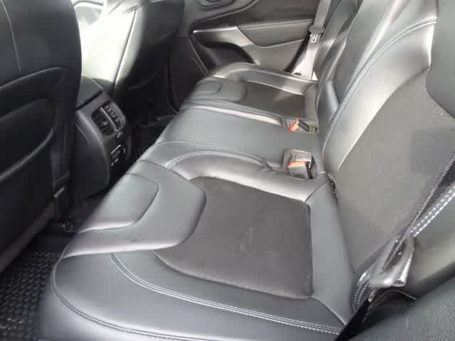 Thumbnail: 2020 Jeep Cherokee - 17