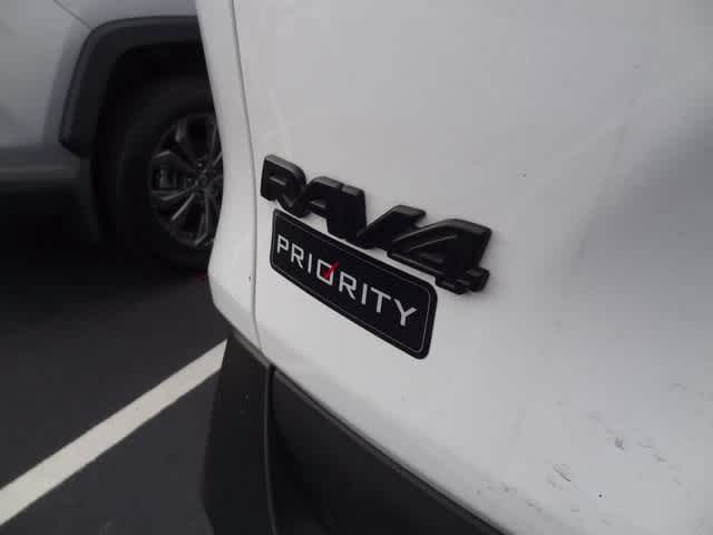 Thumbnail: 2022 Toyota RAV4 - 17