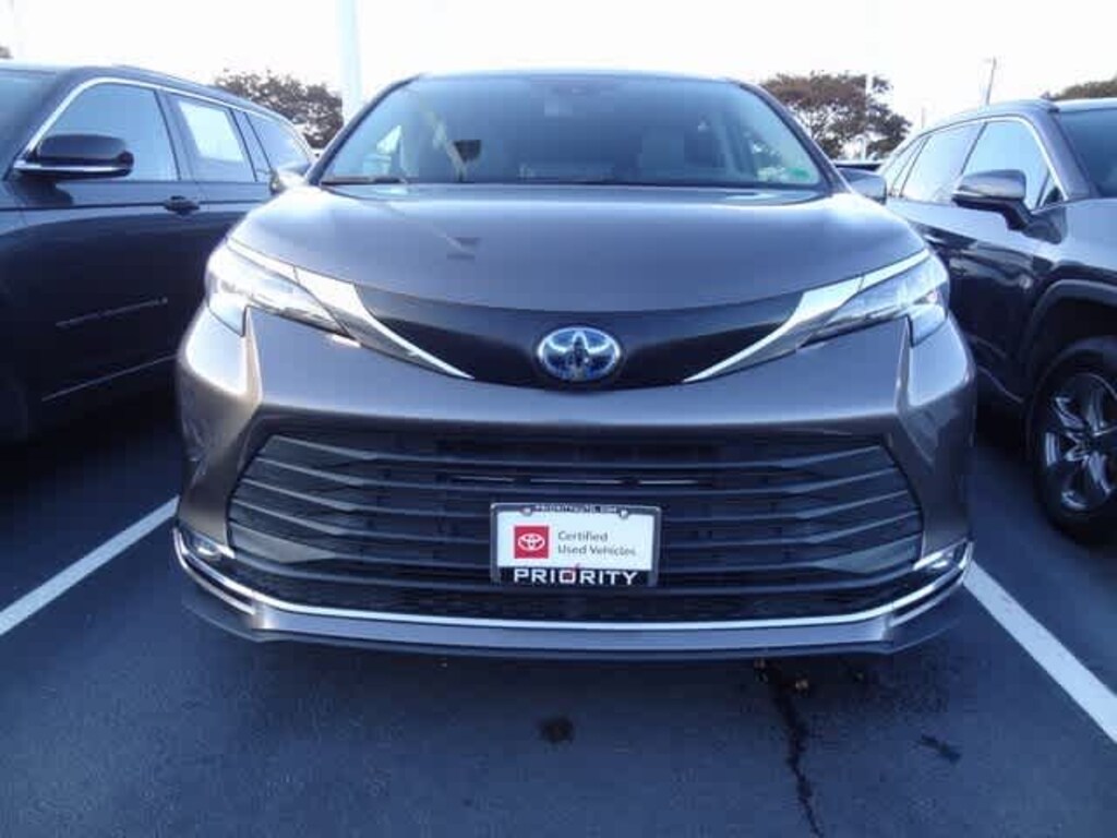 Certified 2022 Toyota Sienna XLE 7 Passenger Van Passenger Van