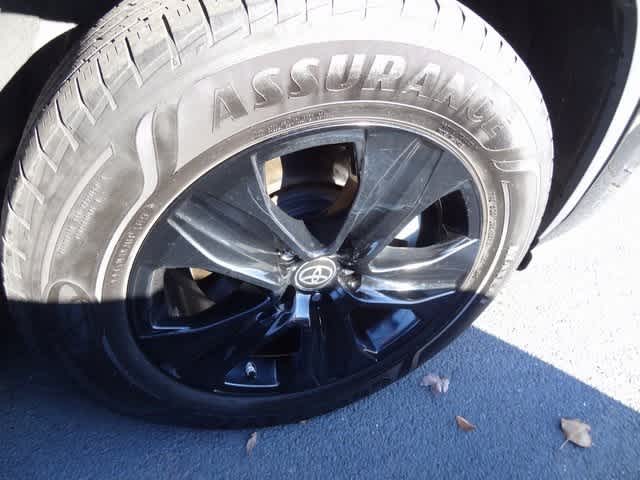 Thumbnail: 2023 Toyota Highlander - 25