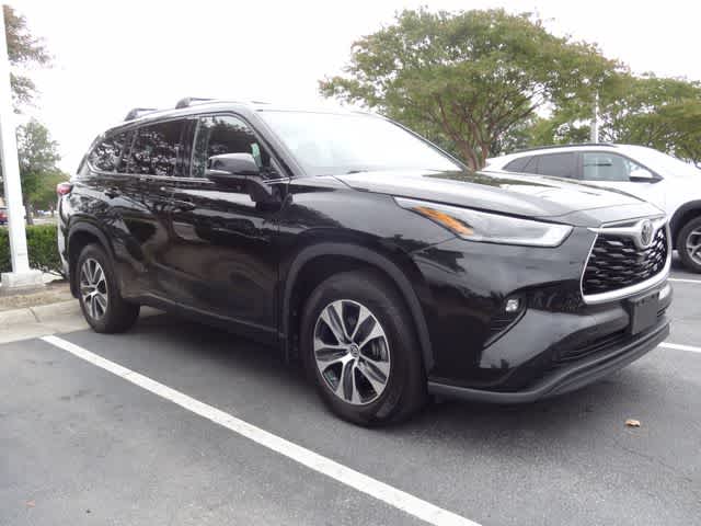 Thumbnail: 2021 Toyota Highlander - 3
