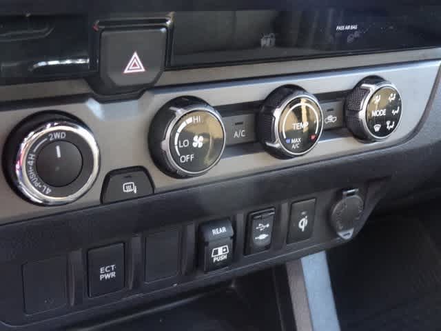 Thumbnail: 2018 Toyota Tacoma - 9