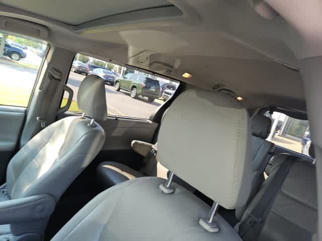 Thumbnail: 2017 Toyota Sienna - 2