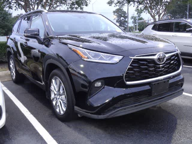Thumbnail: 2021 Toyota Highlander - 3