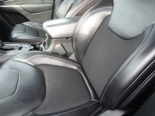 Thumbnail: 2020 Jeep Cherokee - 6