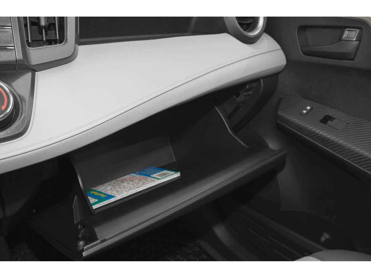 Thumbnail: 2015 Toyota RAV4 - 16