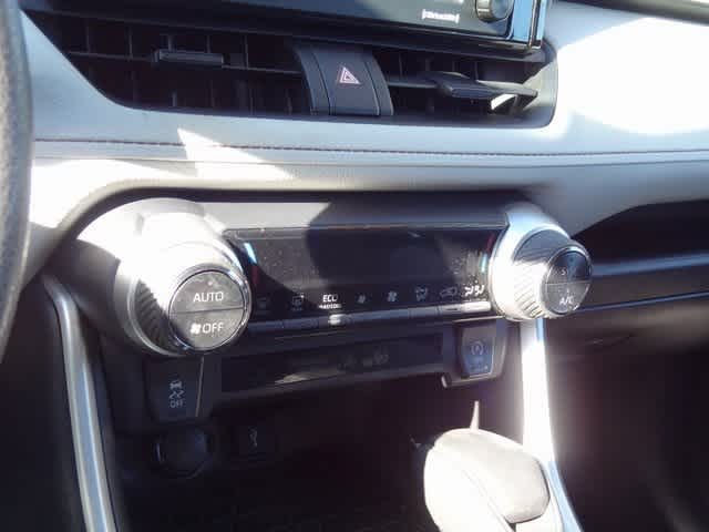 Thumbnail: 2022 Toyota RAV4 - 14