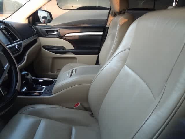 Thumbnail: 2015 Toyota Highlander - 7
