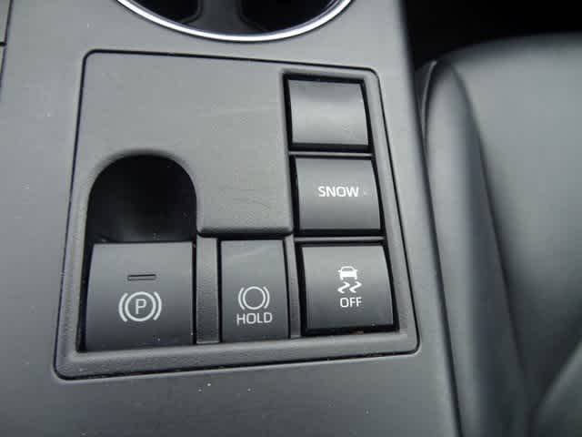 Thumbnail: 2023 Toyota Highlander - 20