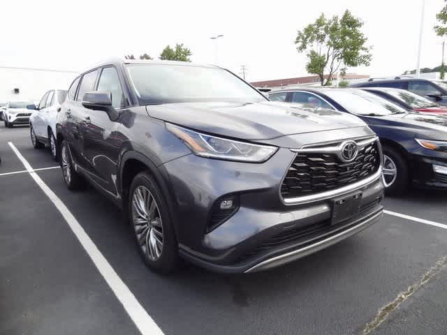 Thumbnail: 2023 Toyota Highlander - 3