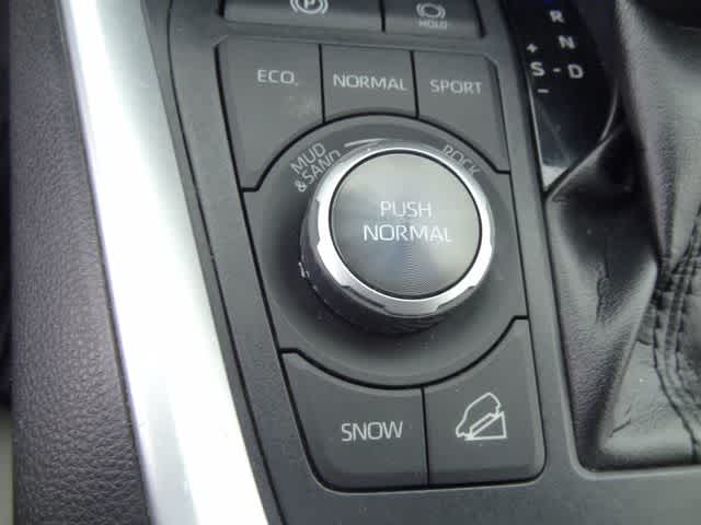 Thumbnail: 2021 Toyota RAV4 - 33