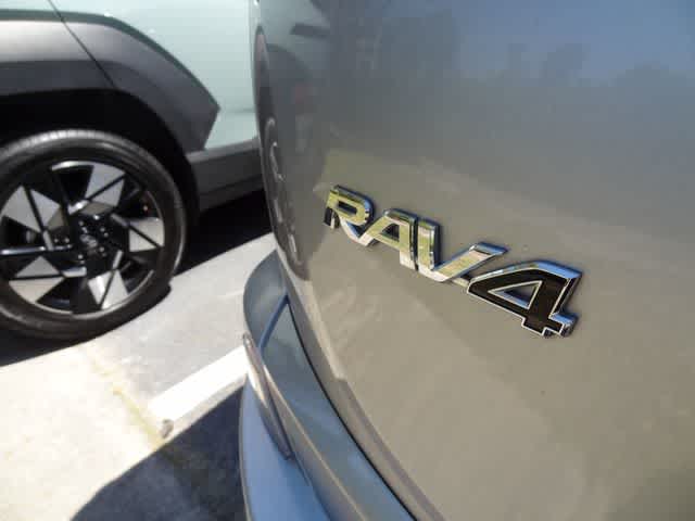 Thumbnail: 2017 Toyota RAV4 - 18