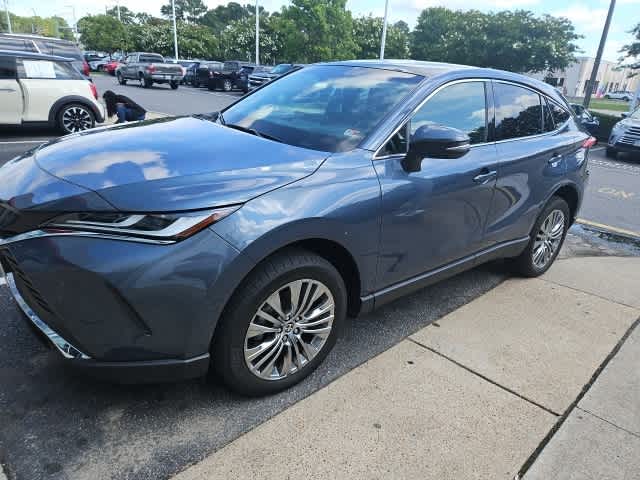 Thumbnail: 2023 Toyota Venza - 3