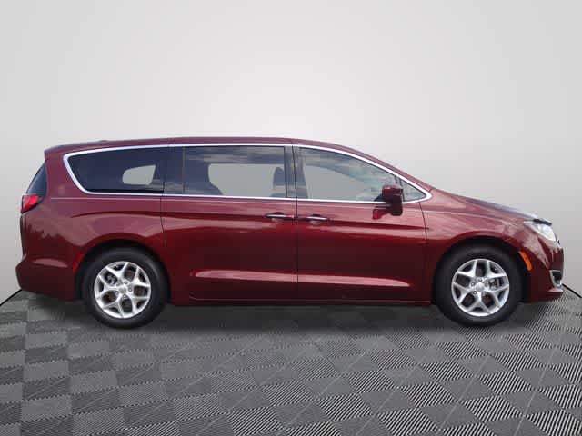 Thumbnail: 2018 Chrysler Pacifica - 4
