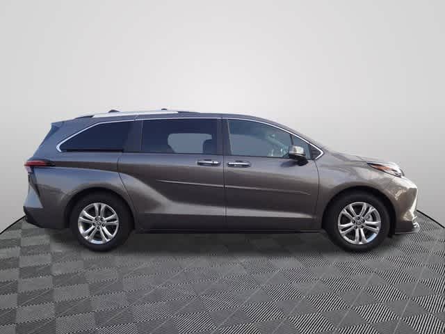 Thumbnail: 2023 Toyota Sienna - 10