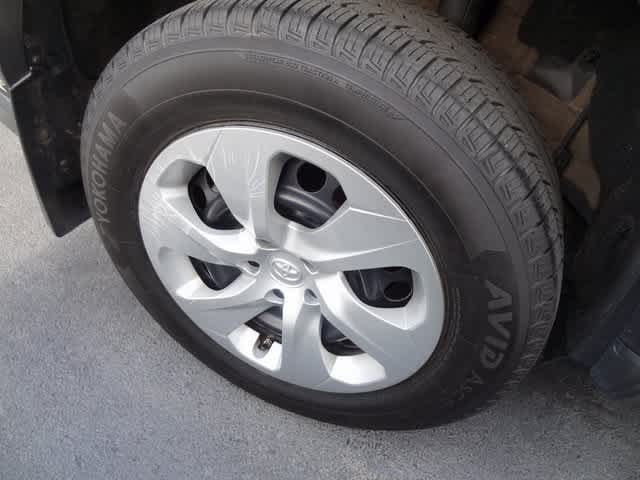 Thumbnail: 2020 Toyota RAV4 - 10