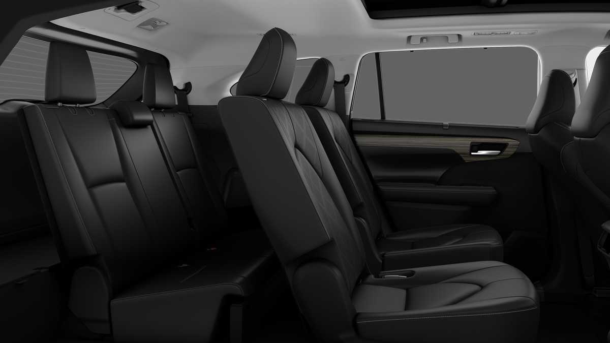 Thumbnail: 2025 Toyota Highlander - 21