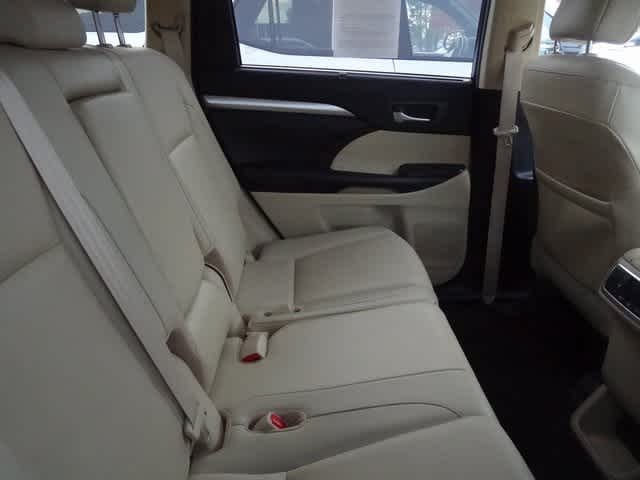 Thumbnail: 2019 Toyota Highlander - 10