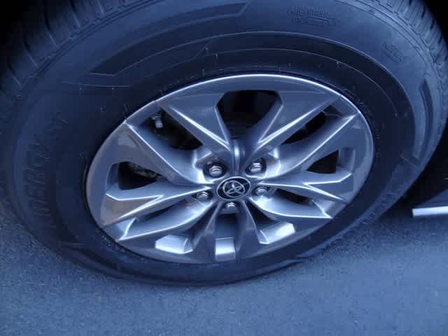 Thumbnail: 2022 Toyota Sienna - 12