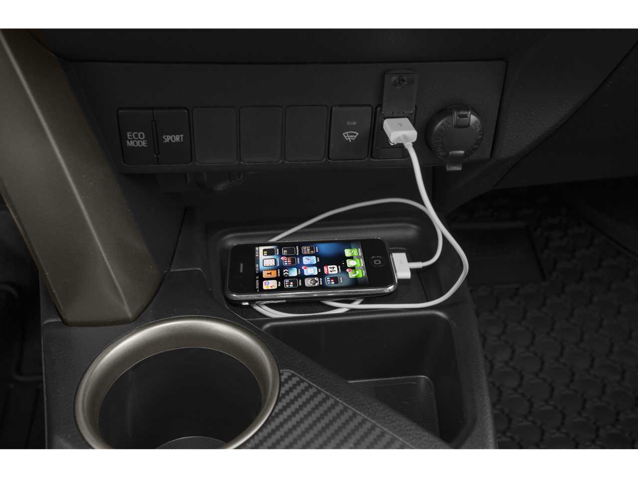 Thumbnail: 2015 Toyota RAV4 - 15