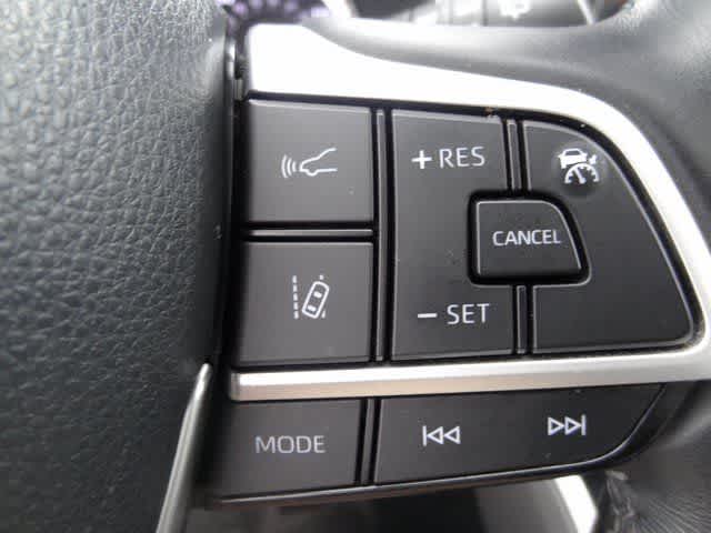 Thumbnail: 2023 Toyota Highlander - 23