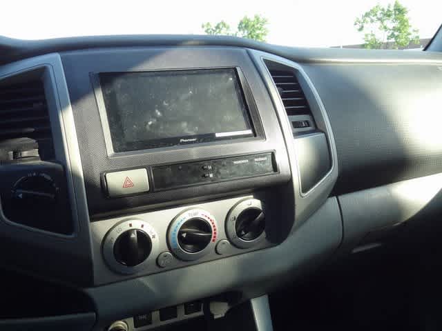 Thumbnail: 2010 Toyota Tacoma - 12