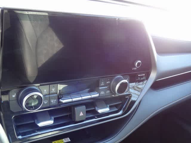 Thumbnail: 2023 Toyota Highlander - 9