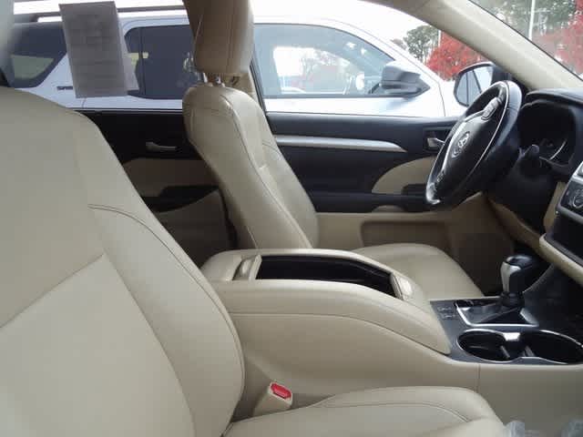 Thumbnail: 2019 Toyota Highlander - 9