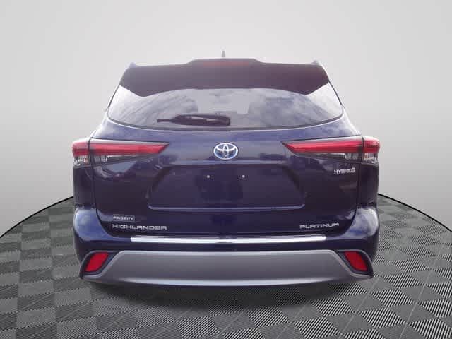 Thumbnail: 2022 Toyota Highlander - 3