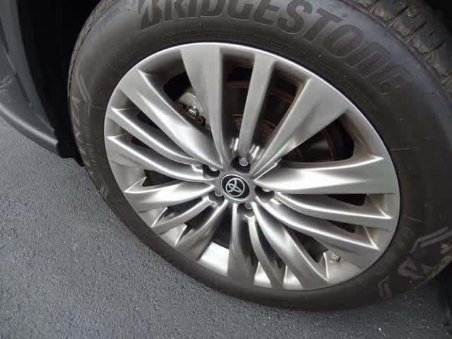 Thumbnail: 2023 Toyota Highlander - 12
