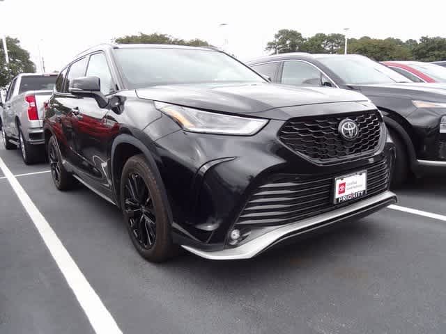 Thumbnail: 2023 Toyota Highlander - 3