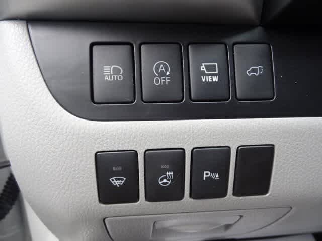 Thumbnail: 2018 Toyota Highlander - 16
