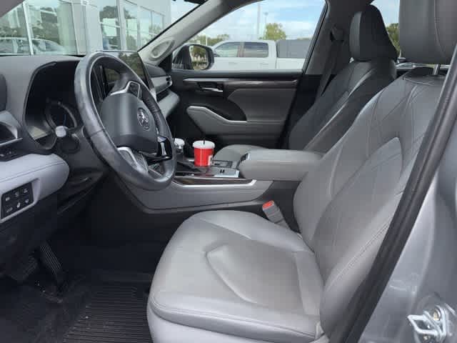 Thumbnail: 2022 Toyota Highlander - 6