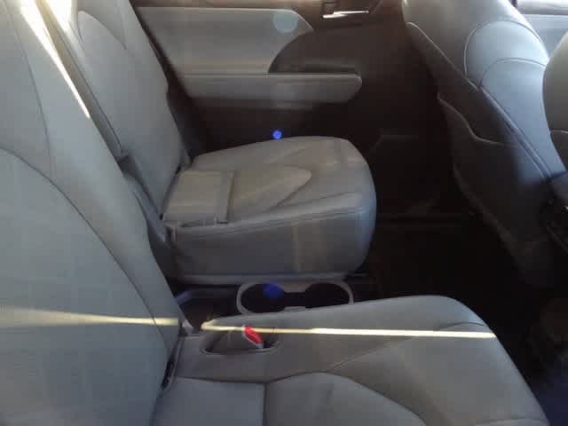 Thumbnail: 2022 Toyota Highlander - 9