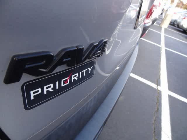 Thumbnail: 2022 Toyota RAV4 - 9