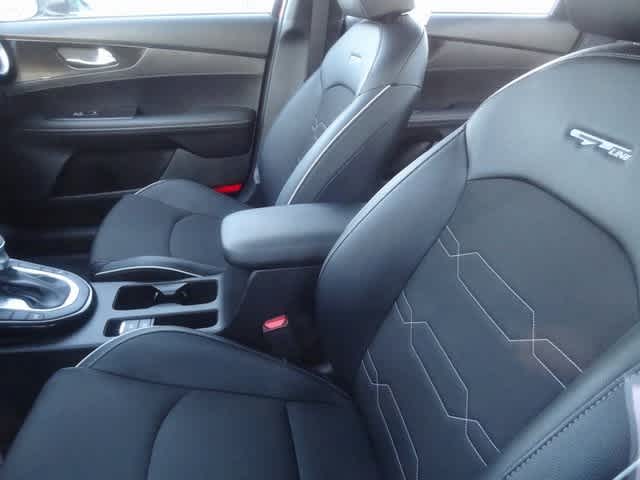 Thumbnail: 2024 Kia Forte - 6