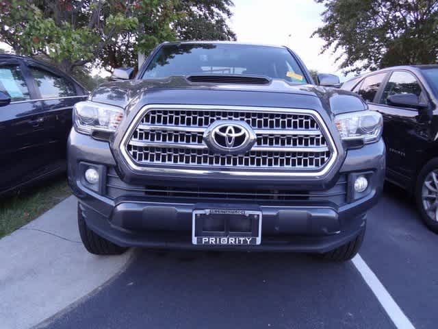 Thumbnail: 2017 Toyota Tacoma - 4