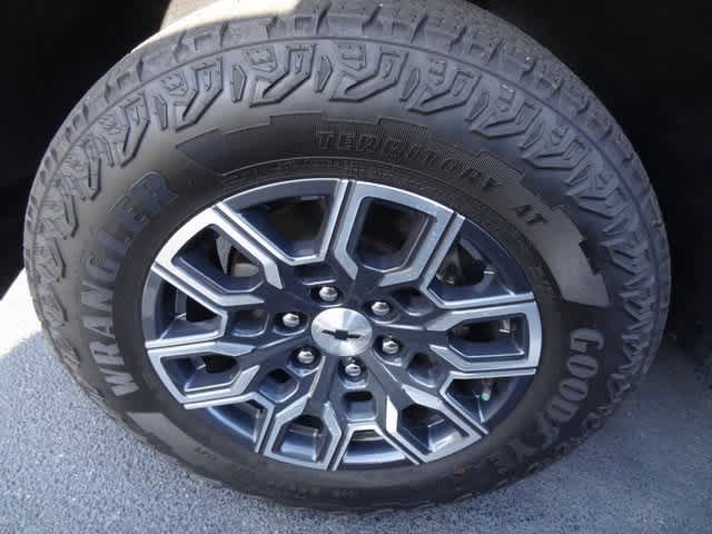 Thumbnail: 2024 Chevrolet Colorado - 11