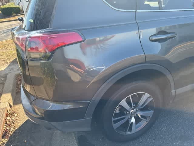 Thumbnail: 2016 Toyota RAV4 - 9