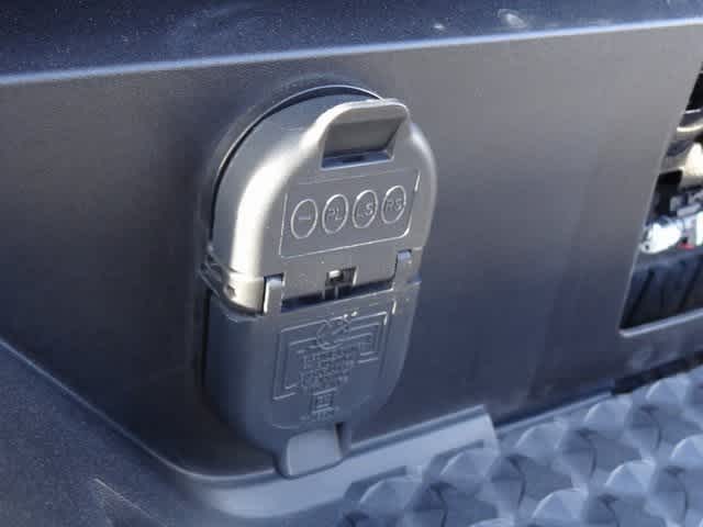 Thumbnail: 2024 Chevrolet Colorado - 19