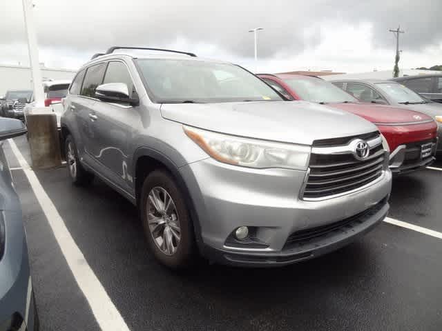 Thumbnail: 2015 Toyota Highlander - 3