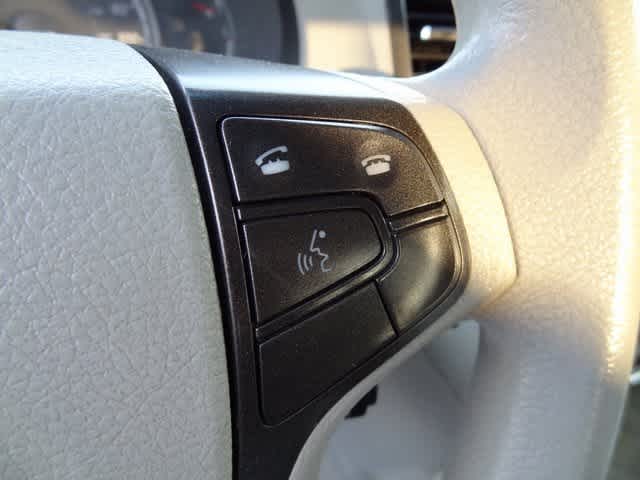 2011 Toyota Sienna LE 11