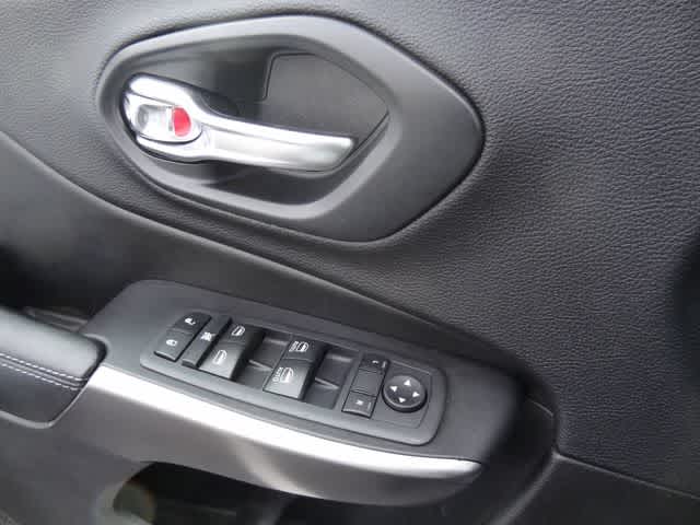 Thumbnail: 2020 Jeep Cherokee - 7