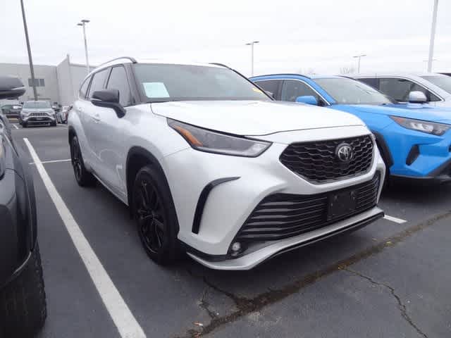 Thumbnail: 2023 Toyota Highlander - 3