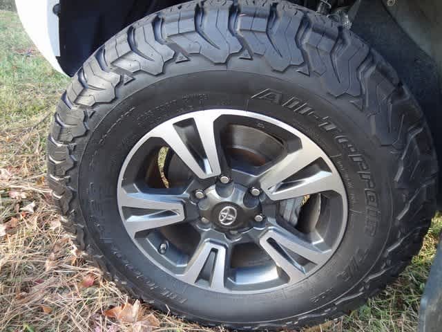 Thumbnail: 2017 Toyota Tacoma - 33