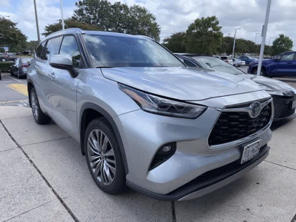 Certified 2022 Toyota Highlander Hybrid Platinum SUV
