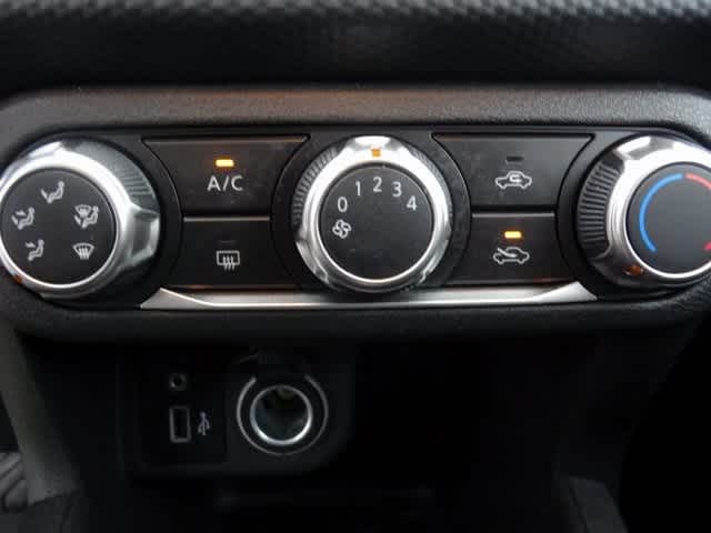 Thumbnail: 2021 Nissan Kicks - 23