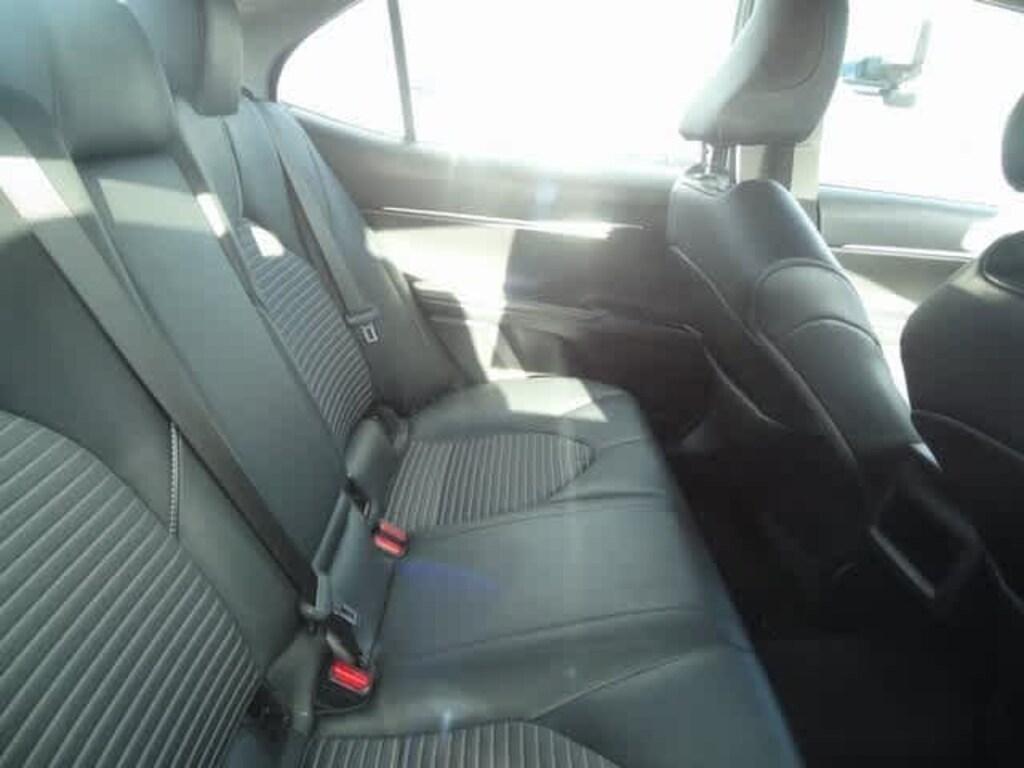 Used 2020 Toyota Camry SE Sedan