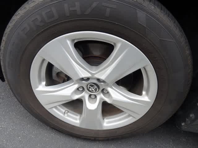 Thumbnail: 2023 Toyota Highlander - 15