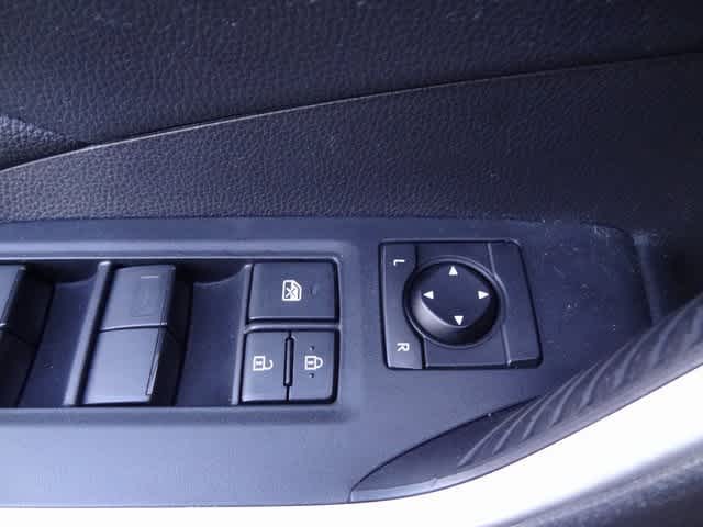 Thumbnail: 2022 Toyota RAV4 - 13